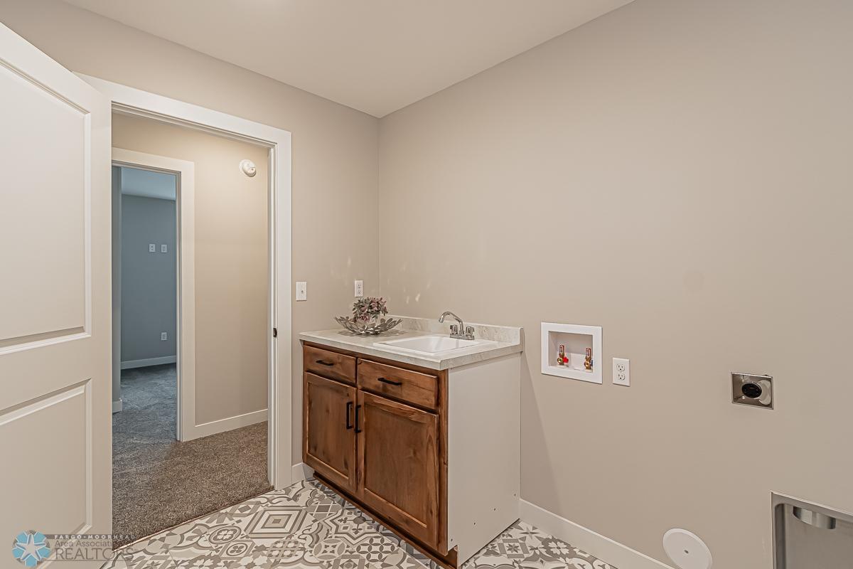 Moorhead, Minnesota 56560, United States, 5 Bedrooms Bedrooms, ,3 BathroomsBathrooms,Residential,Pending,55116