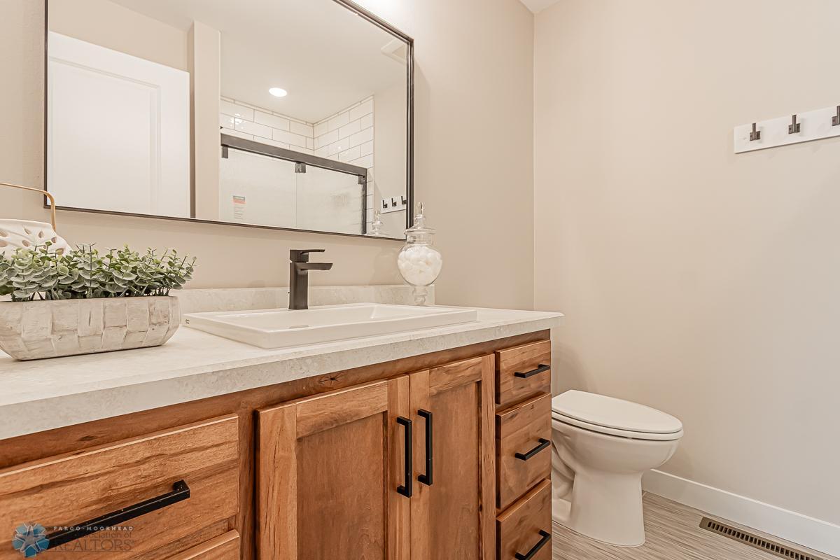 Moorhead, Minnesota 56560, United States, 5 Bedrooms Bedrooms, ,3 BathroomsBathrooms,Residential,Pending,55116