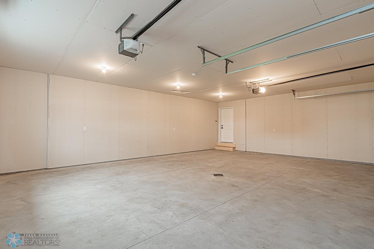 Moorhead, Minnesota 56560, United States, 5 Bedrooms Bedrooms, ,3 BathroomsBathrooms,Residential,Pending,55116