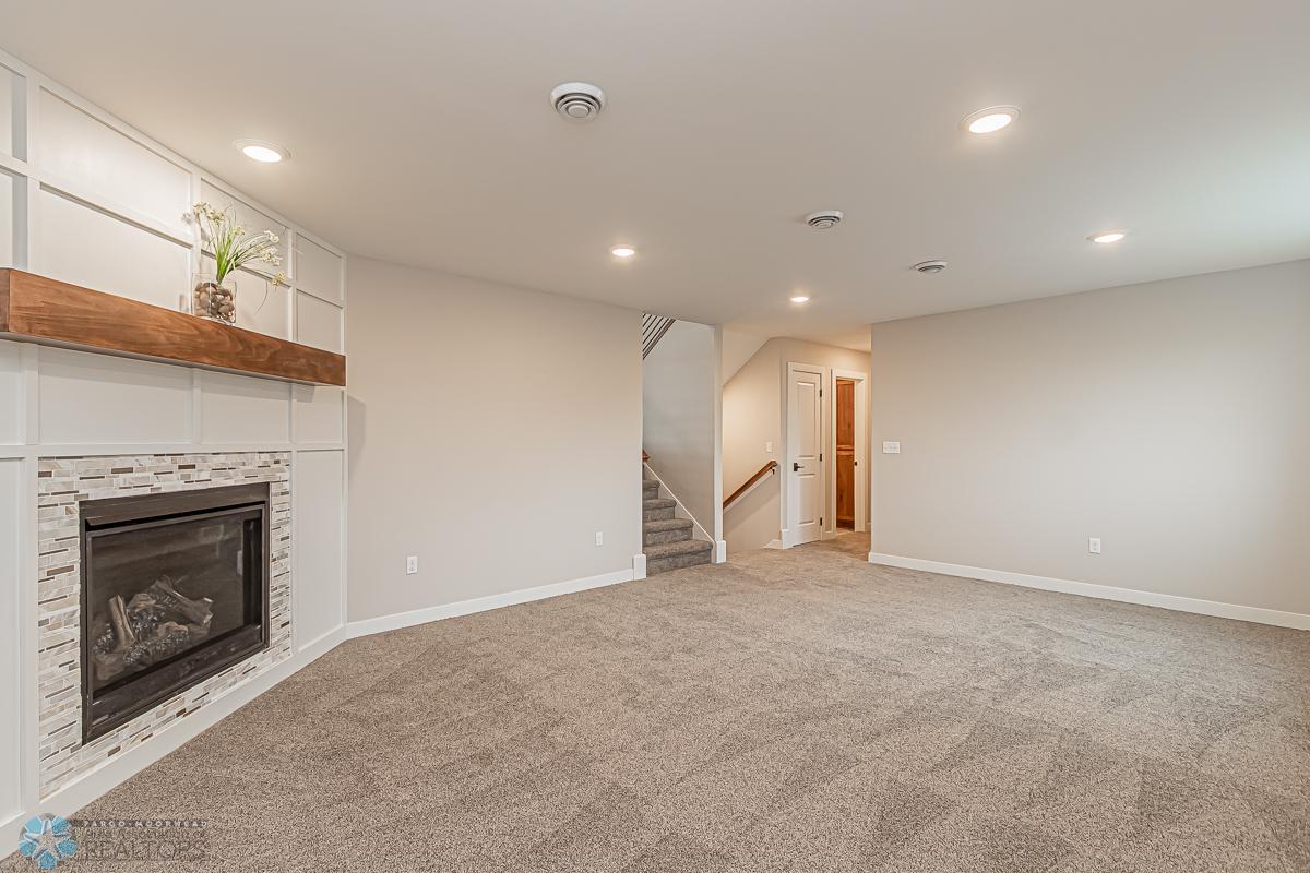 Moorhead, Minnesota 56560, United States, 5 Bedrooms Bedrooms, ,3 BathroomsBathrooms,Residential,Pending,55116