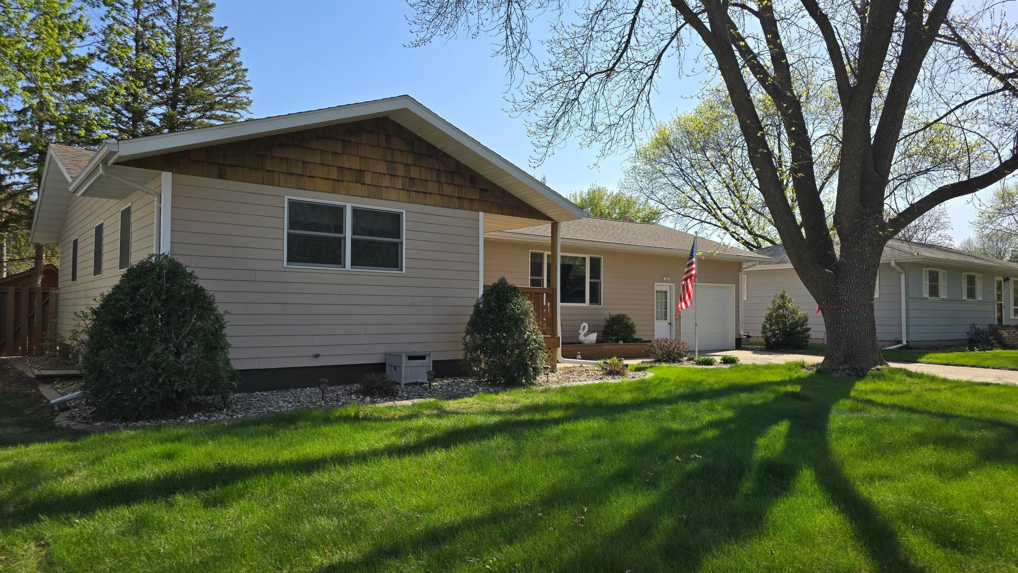 109 Gray Place, Marshall, Minnesota image 1