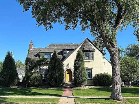Homes For Sale - 616 Lincoln Avenue<br/> Minot, ND 58703