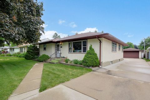Homes For Sale - 300 Edith Drive<br/> Dakota County, Saint Paul, MN 55118