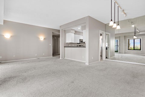 Condo For Sale - 1235 Yale Place<br/> Minneapolis, MN 55403