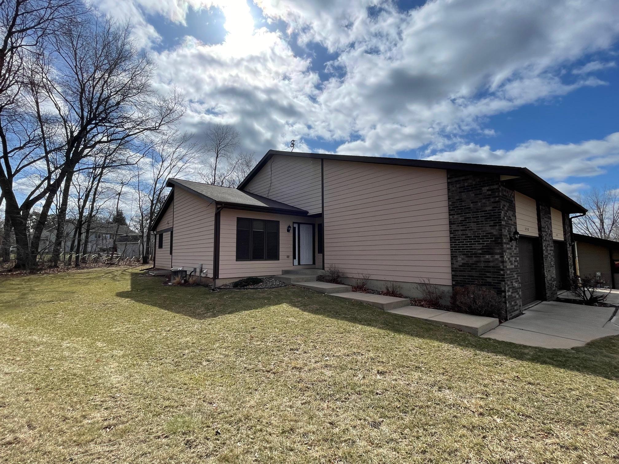 608 Woodridge Court, Menomonie, Wisconsin image 2