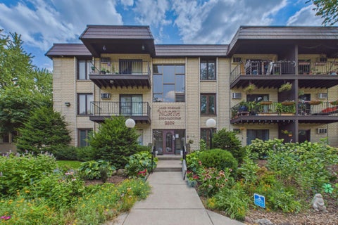 Condo For Sale - 2809 E Minnehaha Parkway<br/> Minneapolis, MN 55417
