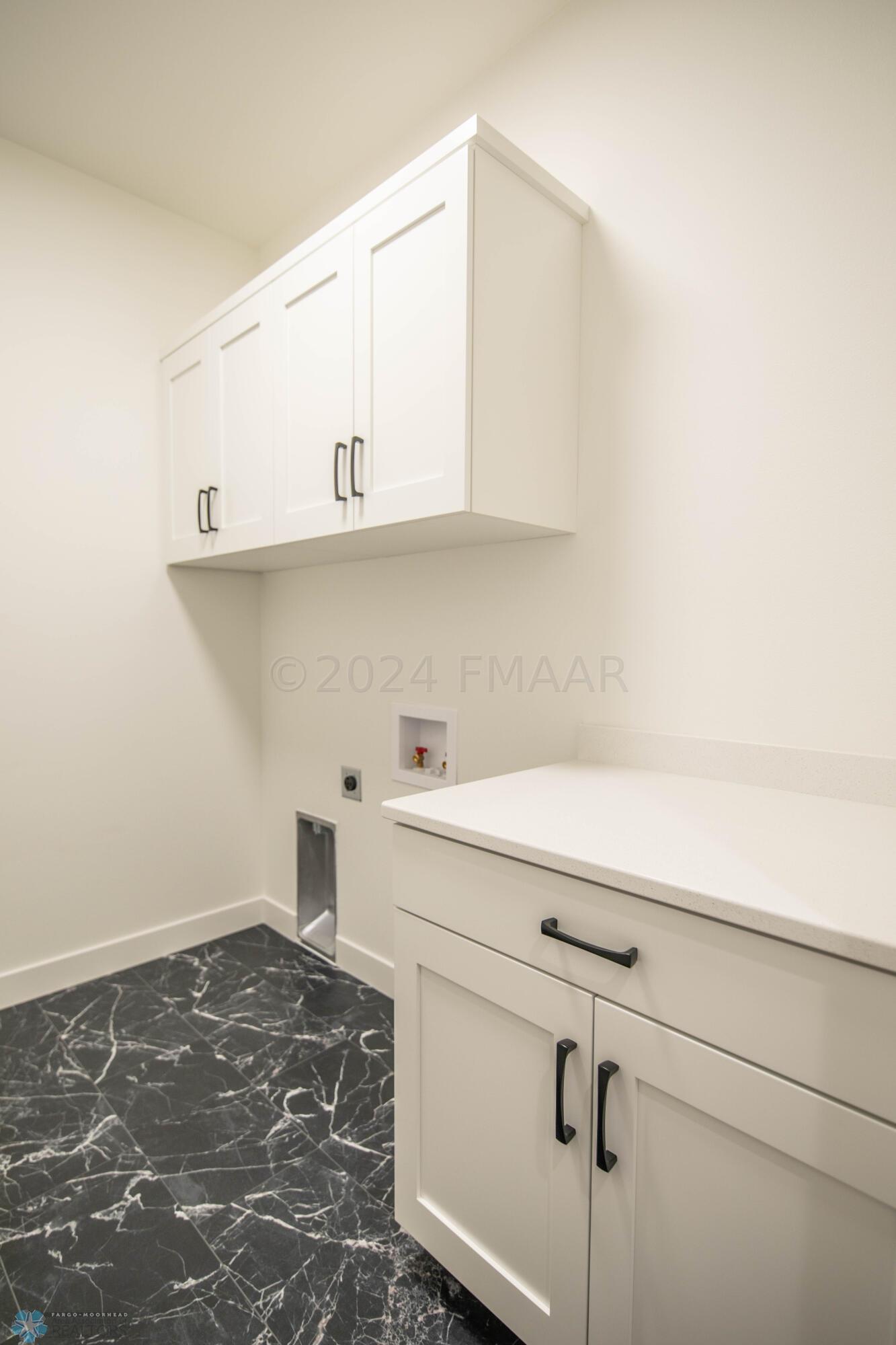 West Fargo, North Dakota 58078, United States, 2 Bedrooms Bedrooms, ,2 BathroomsBathrooms,Residential,Pending,60054