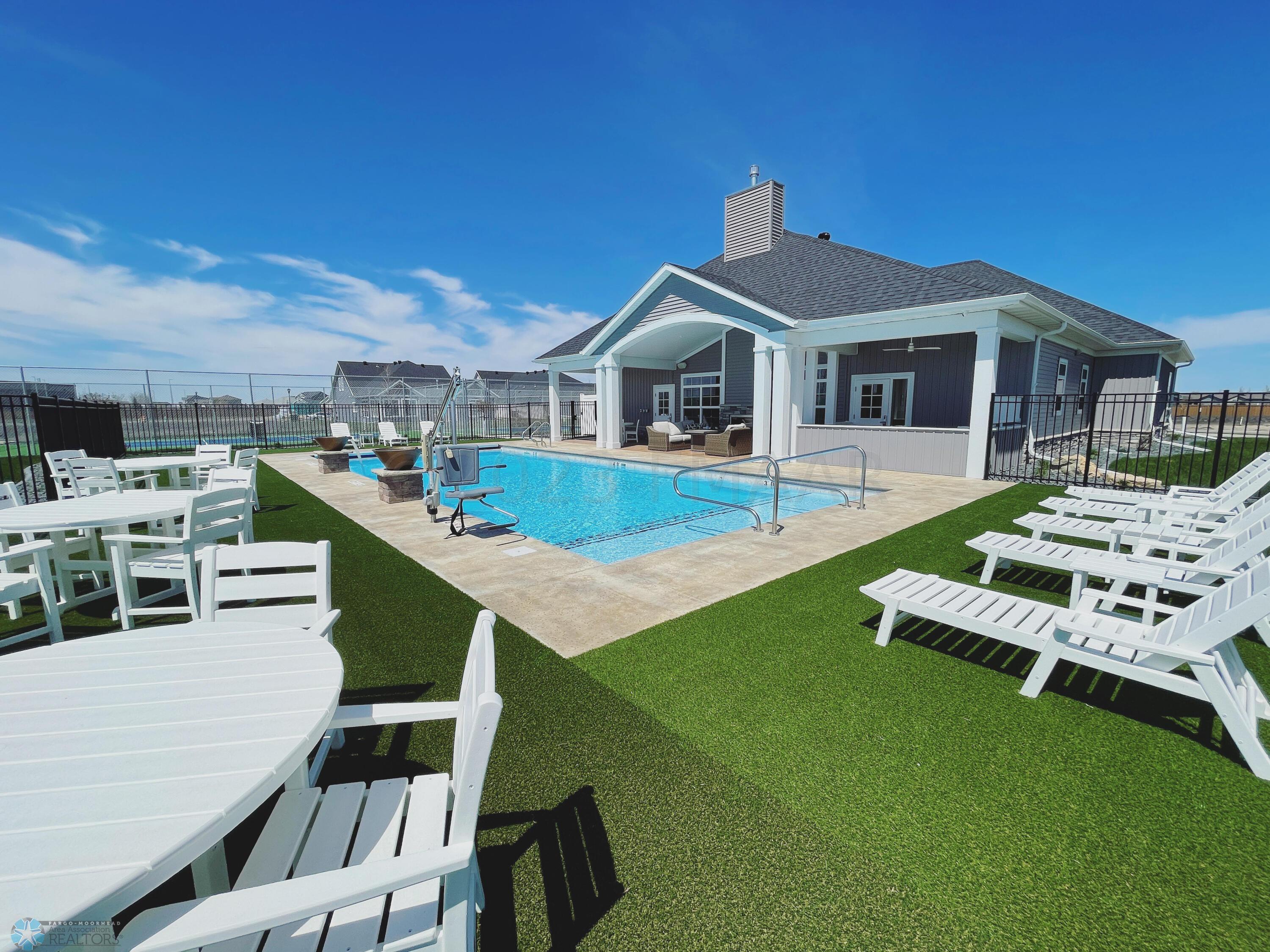 West Fargo, North Dakota 58078, United States, 2 Bedrooms Bedrooms, ,2 BathroomsBathrooms,Residential,Pending,60054