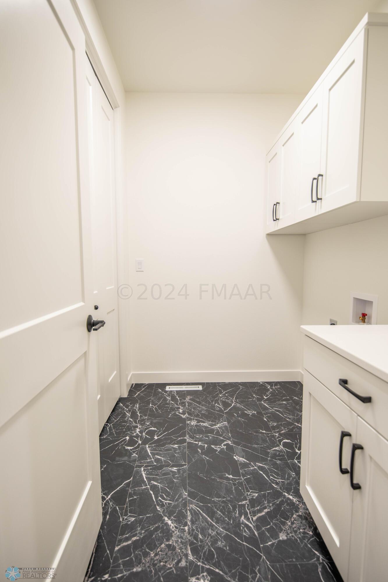 West Fargo, North Dakota 58078, United States, 2 Bedrooms Bedrooms, ,2 BathroomsBathrooms,Residential,Pending,60054