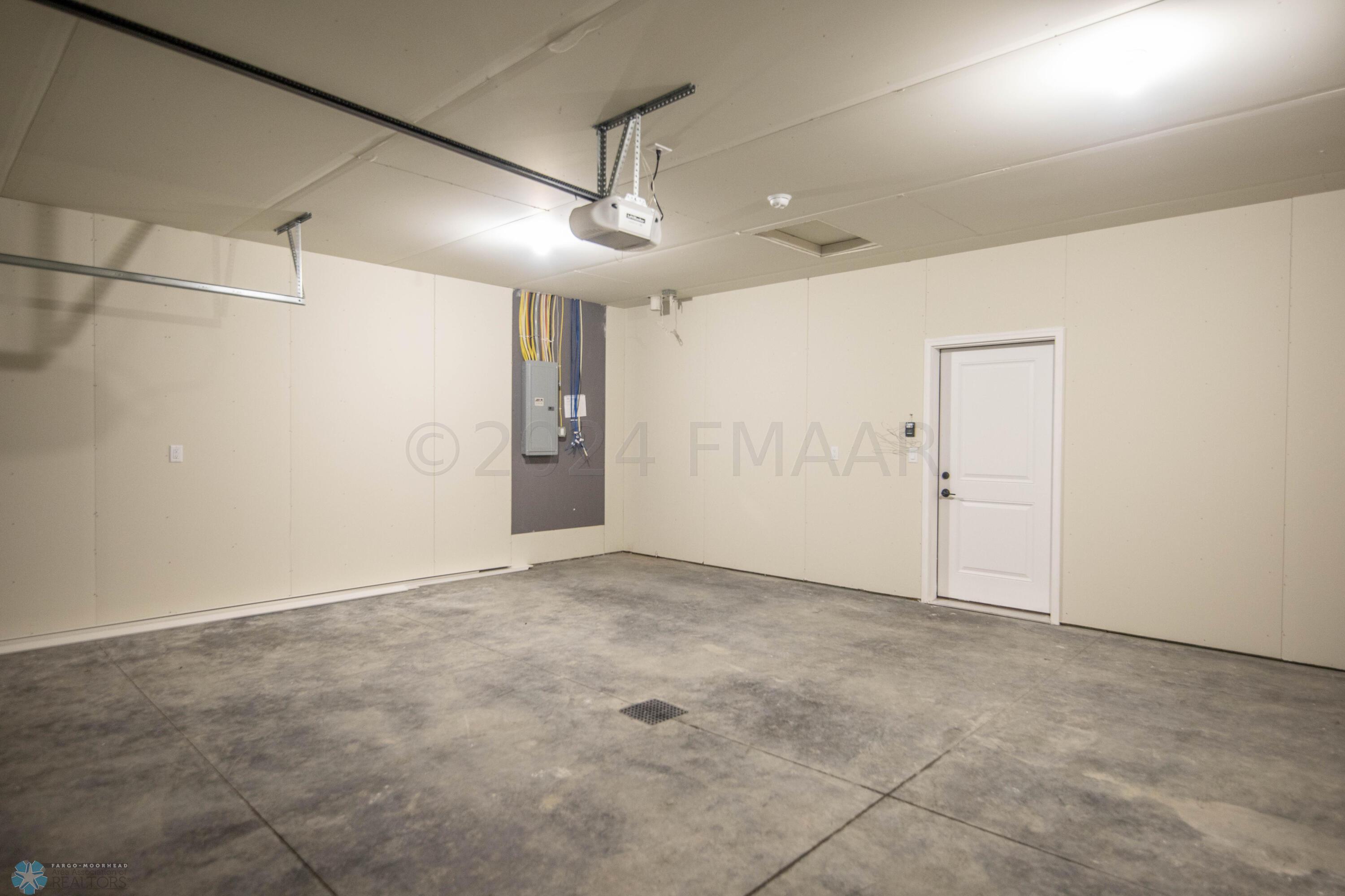 West Fargo, North Dakota 58078, United States, 2 Bedrooms Bedrooms, ,2 BathroomsBathrooms,Residential,Pending,60054