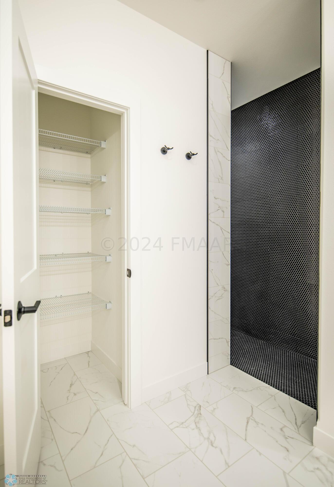 West Fargo, North Dakota 58078, United States, 2 Bedrooms Bedrooms, ,2 BathroomsBathrooms,Residential,Pending,60054