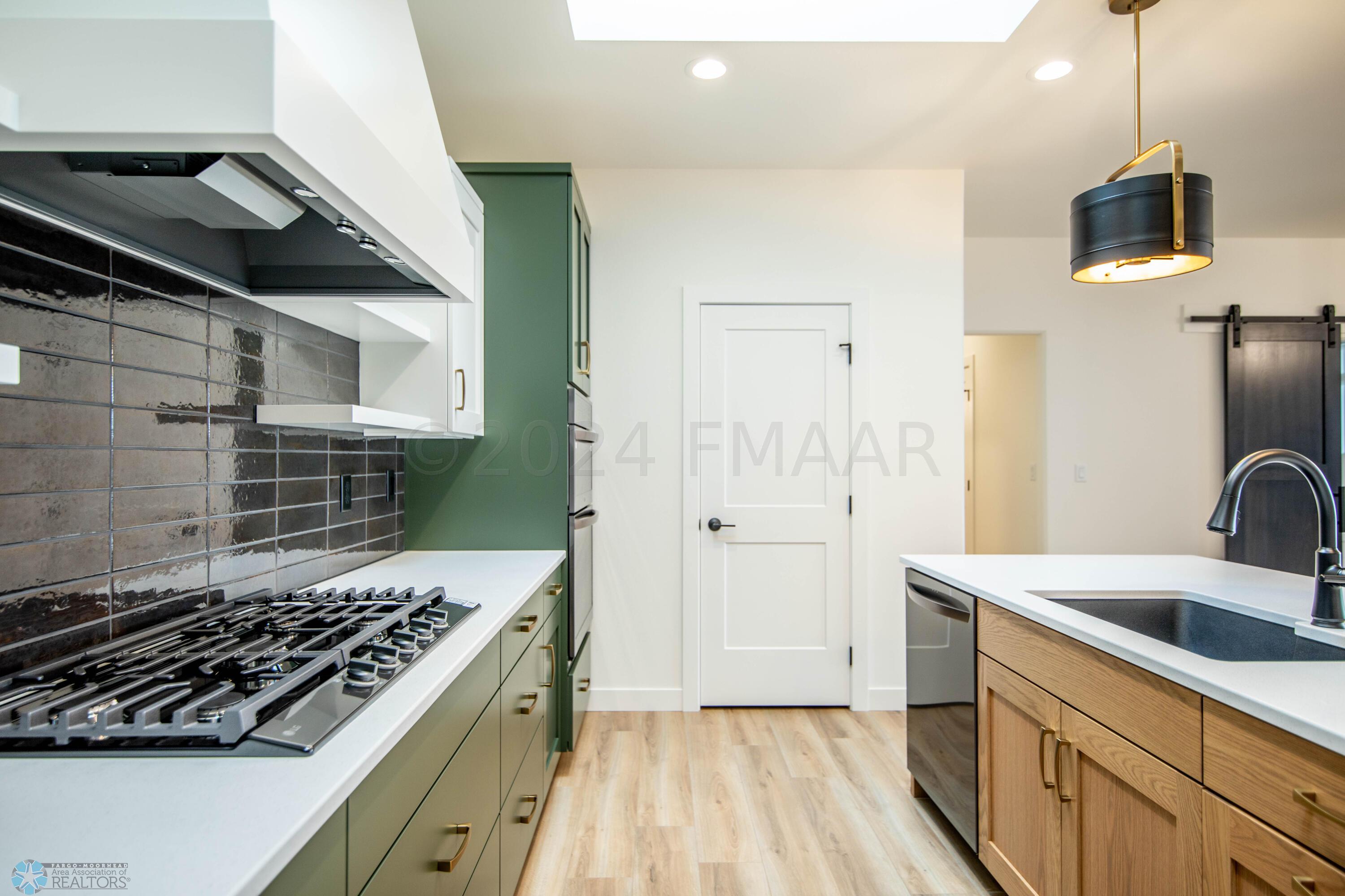 West Fargo, North Dakota 58078, United States, 2 Bedrooms Bedrooms, ,2 BathroomsBathrooms,Residential,Pending,60054