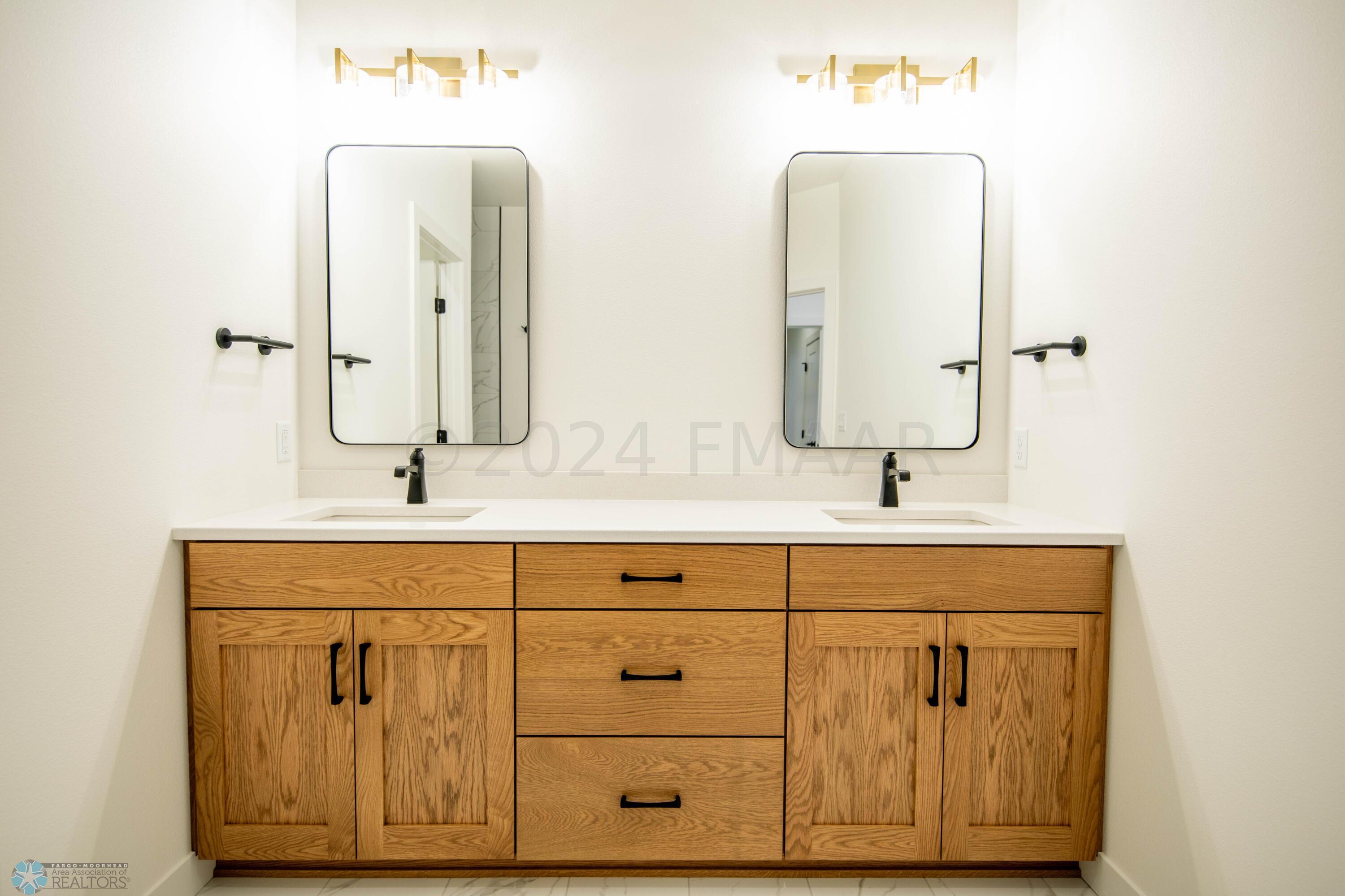 West Fargo, North Dakota 58078, United States, 2 Bedrooms Bedrooms, ,2 BathroomsBathrooms,Residential,Pending,60054