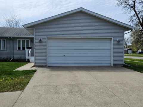 Homes For Sale - 323 3rd Avenue<br/> Wahpeton, ND 58075