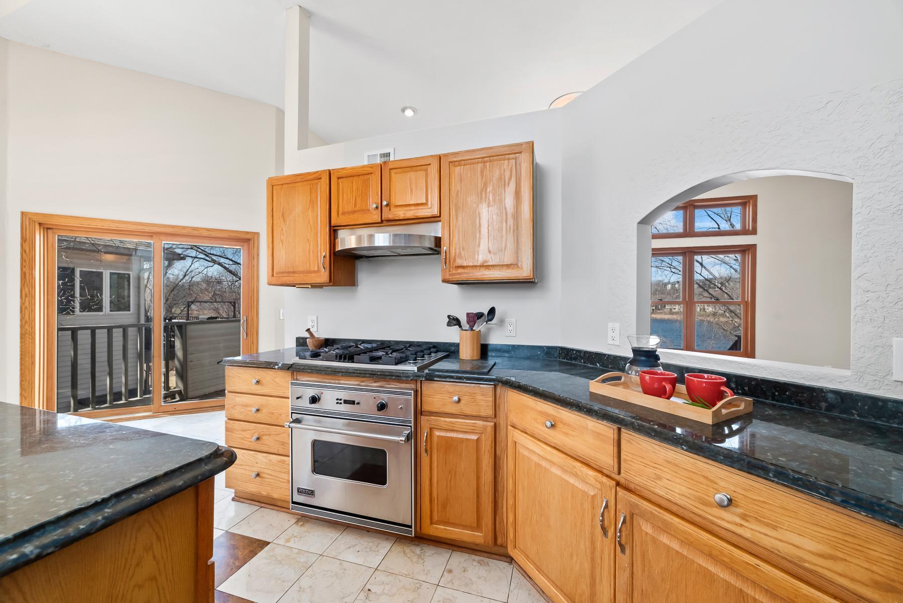 1212 Earley Shores Lane, Burnsville, Minnesota image 22