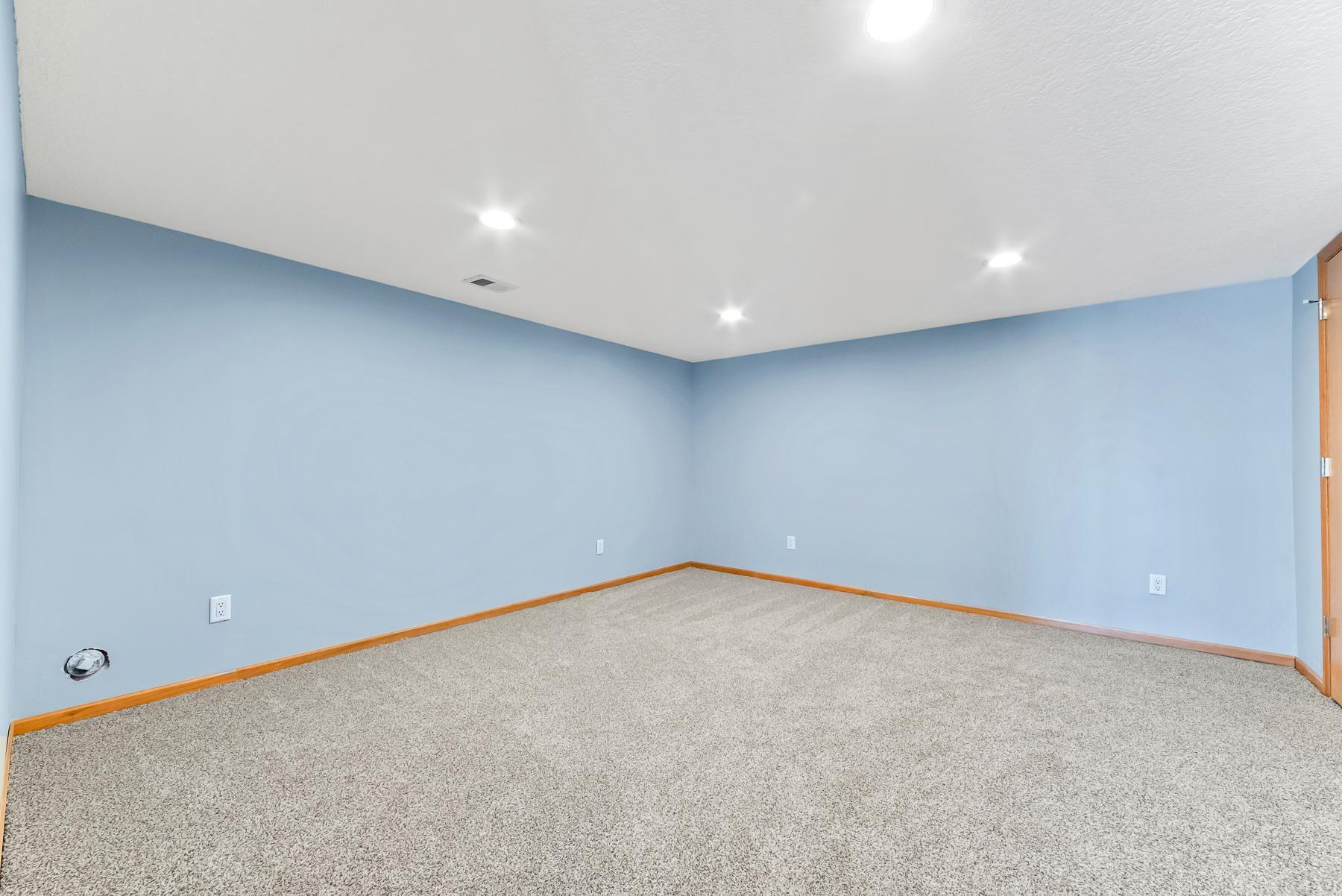 1212 Earley Shores Lane, Burnsville, Minnesota image 45