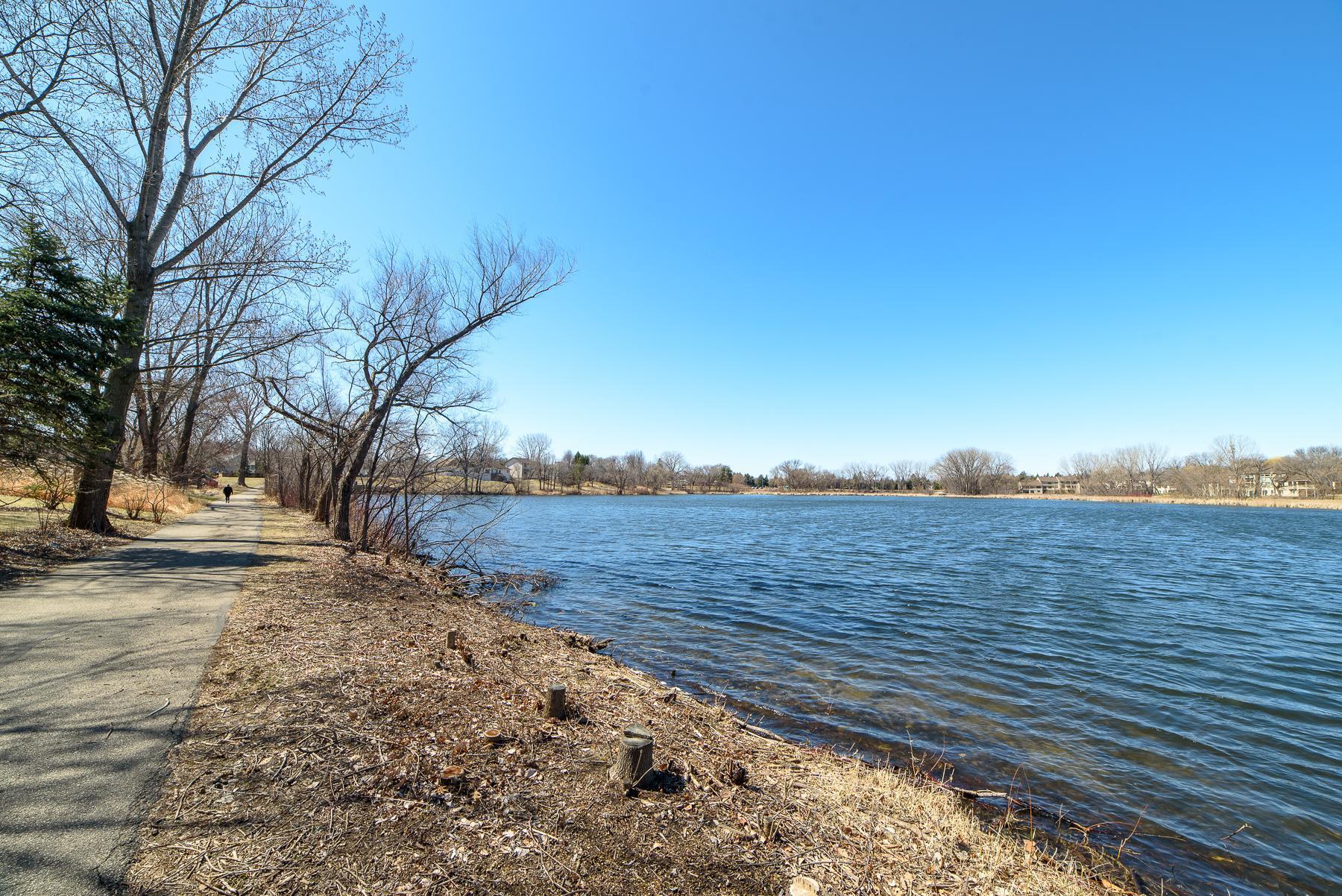 1212 Earley Shores Lane, Burnsville, Minnesota image 12
