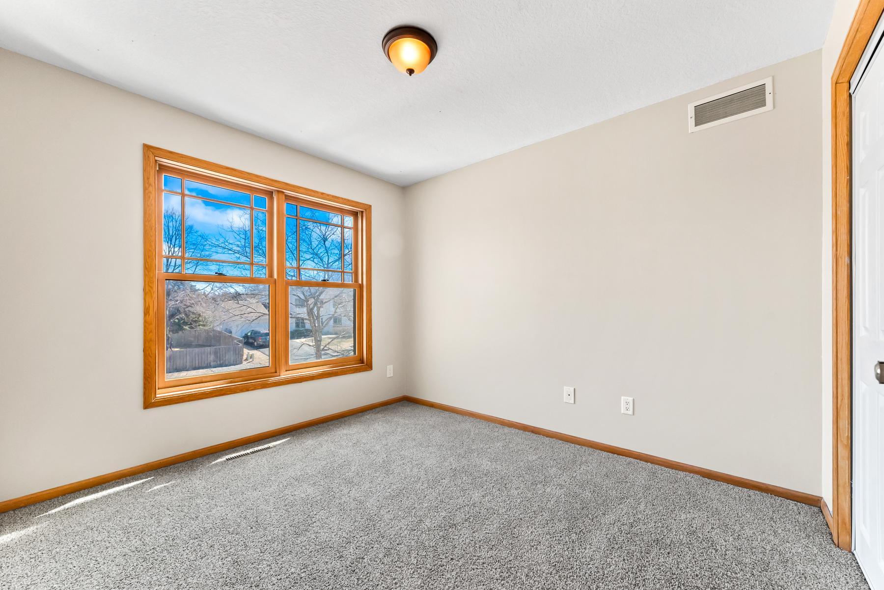 1212 Earley Shores Lane, Burnsville, Minnesota image 40
