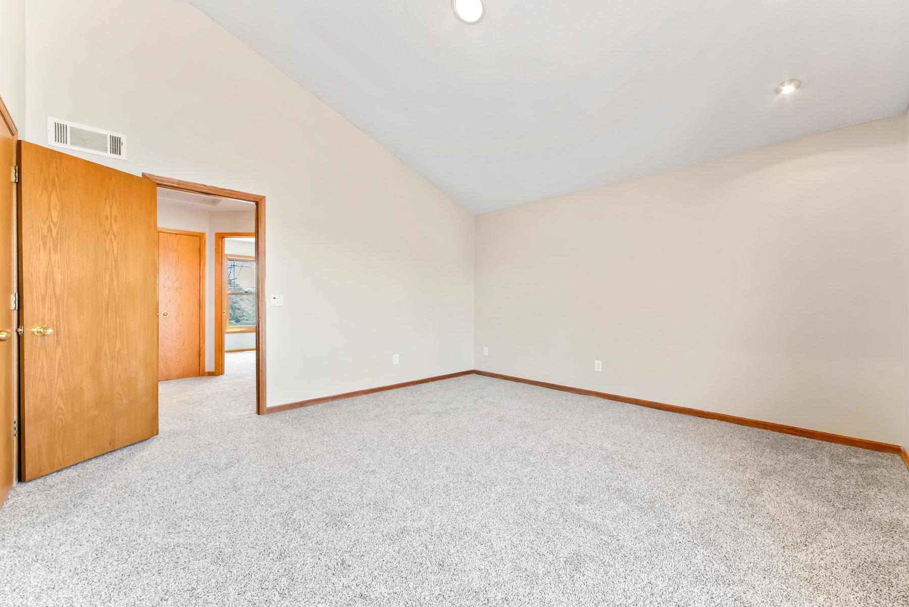 1212 Earley Shores Lane, Burnsville, Minnesota image 35
