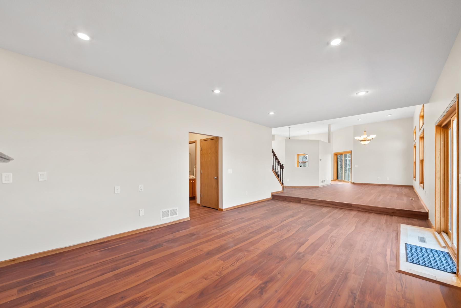 1212 Earley Shores Lane, Burnsville, Minnesota image 28
