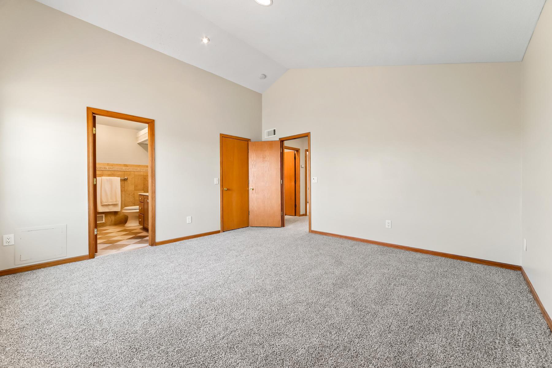 1212 Earley Shores Lane, Burnsville, Minnesota image 34