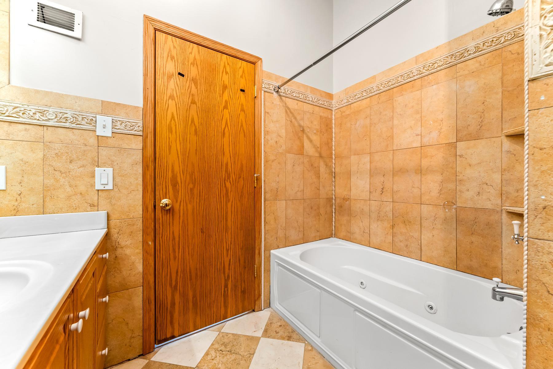 1212 Earley Shores Lane, Burnsville, Minnesota image 37