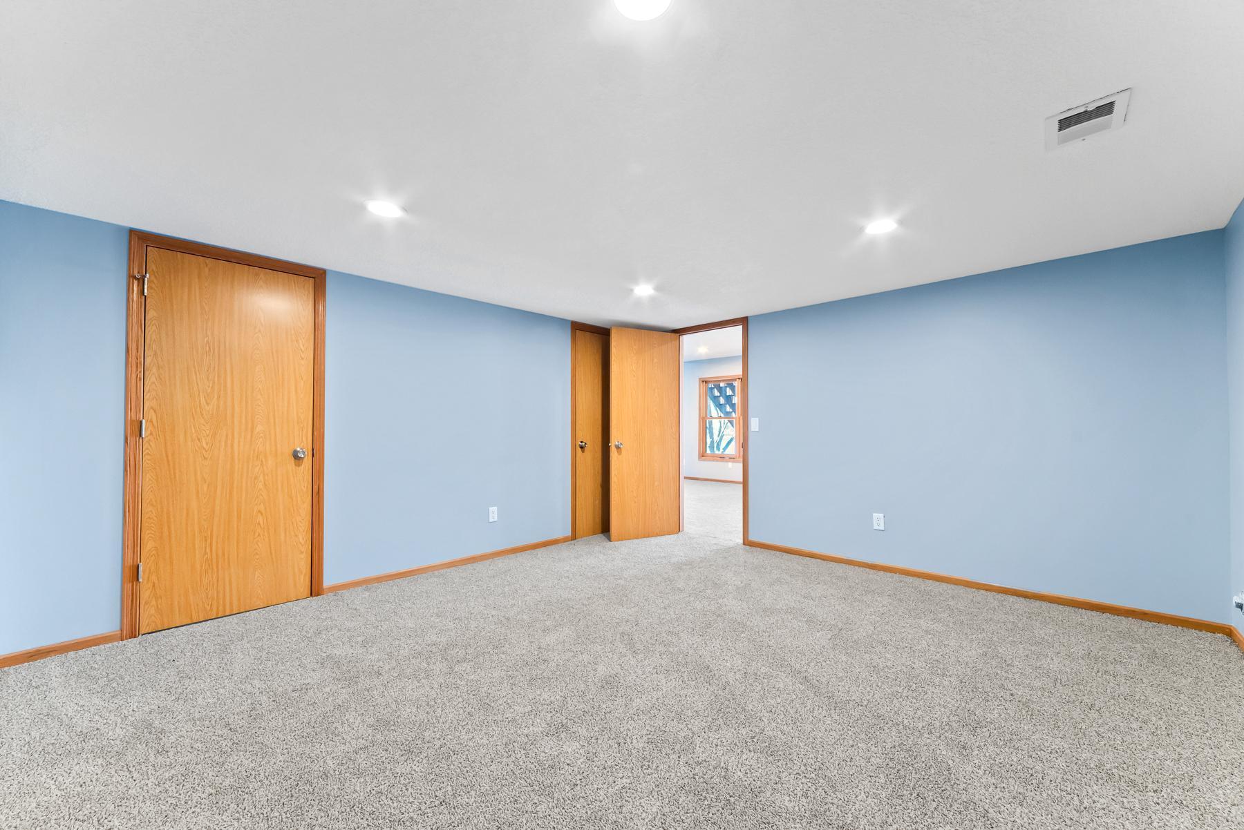 1212 Earley Shores Lane, Burnsville, Minnesota image 46