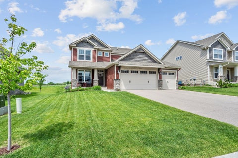 Homes For Sale - 1578 Edgebrook Lane<br/> Carver, MN 55315