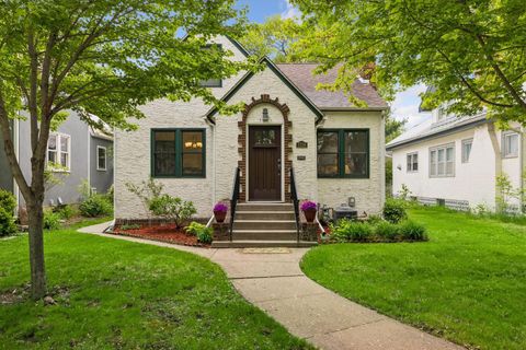 Homes For Sale - 1516 Asbury Street<br/> Saint Paul, MN 55108