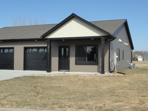 Townhouse For Sale - 2011 20th Street<br/> Goodhue County, Zumbrota, MN 55992