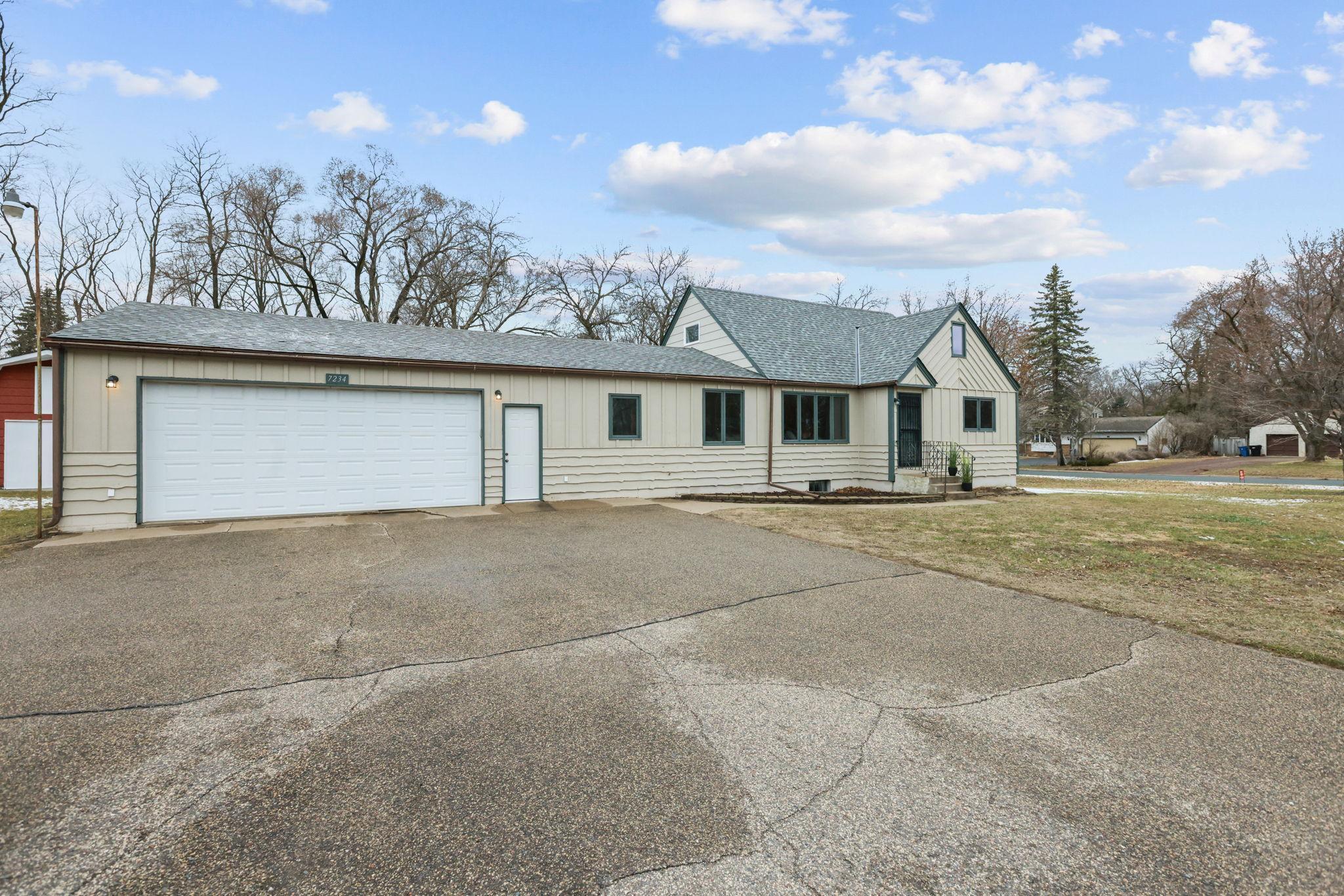 7234 E River Road, Minneapolis, Minnesota image 2
