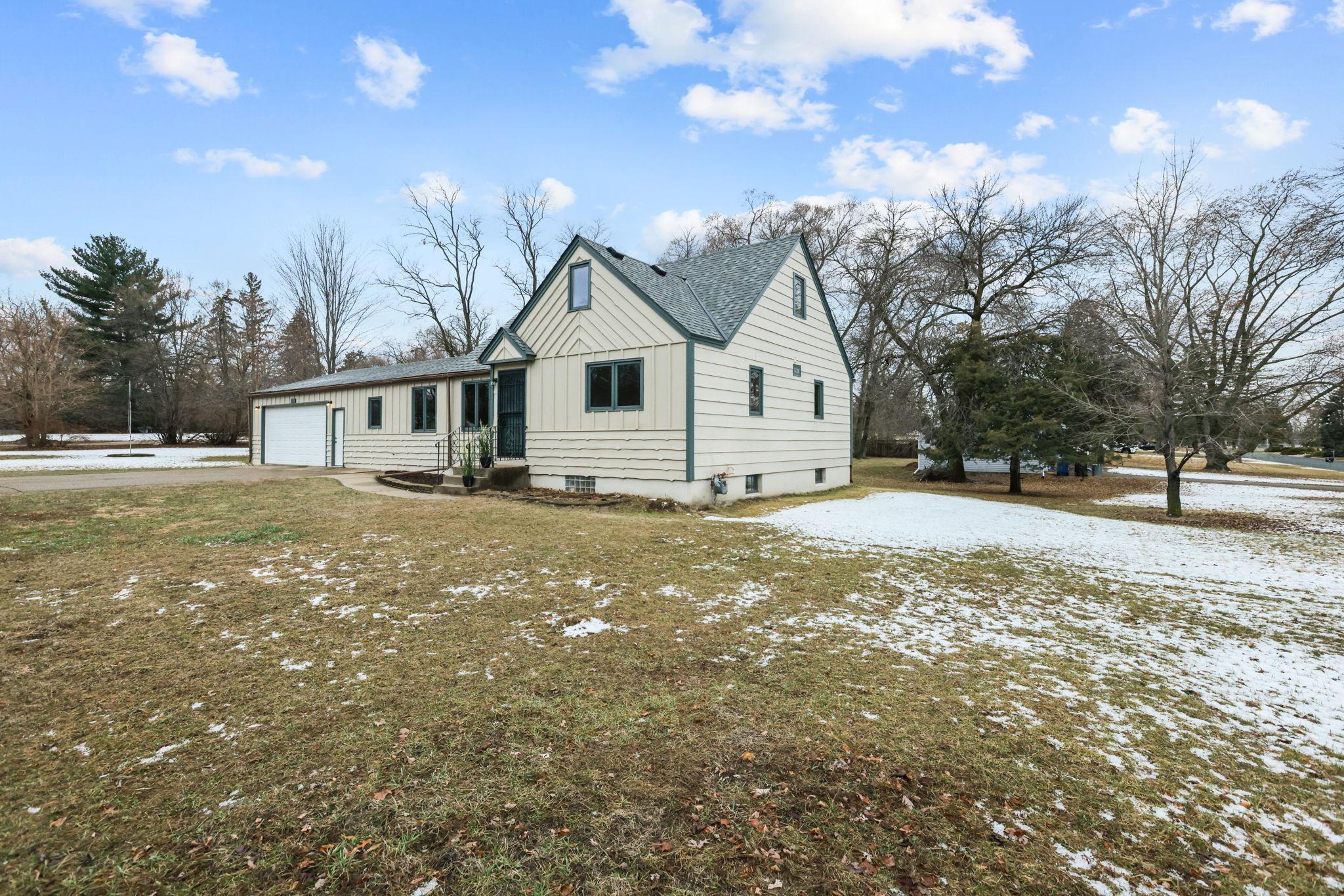 7234 E River Road, Minneapolis, Minnesota image 1
