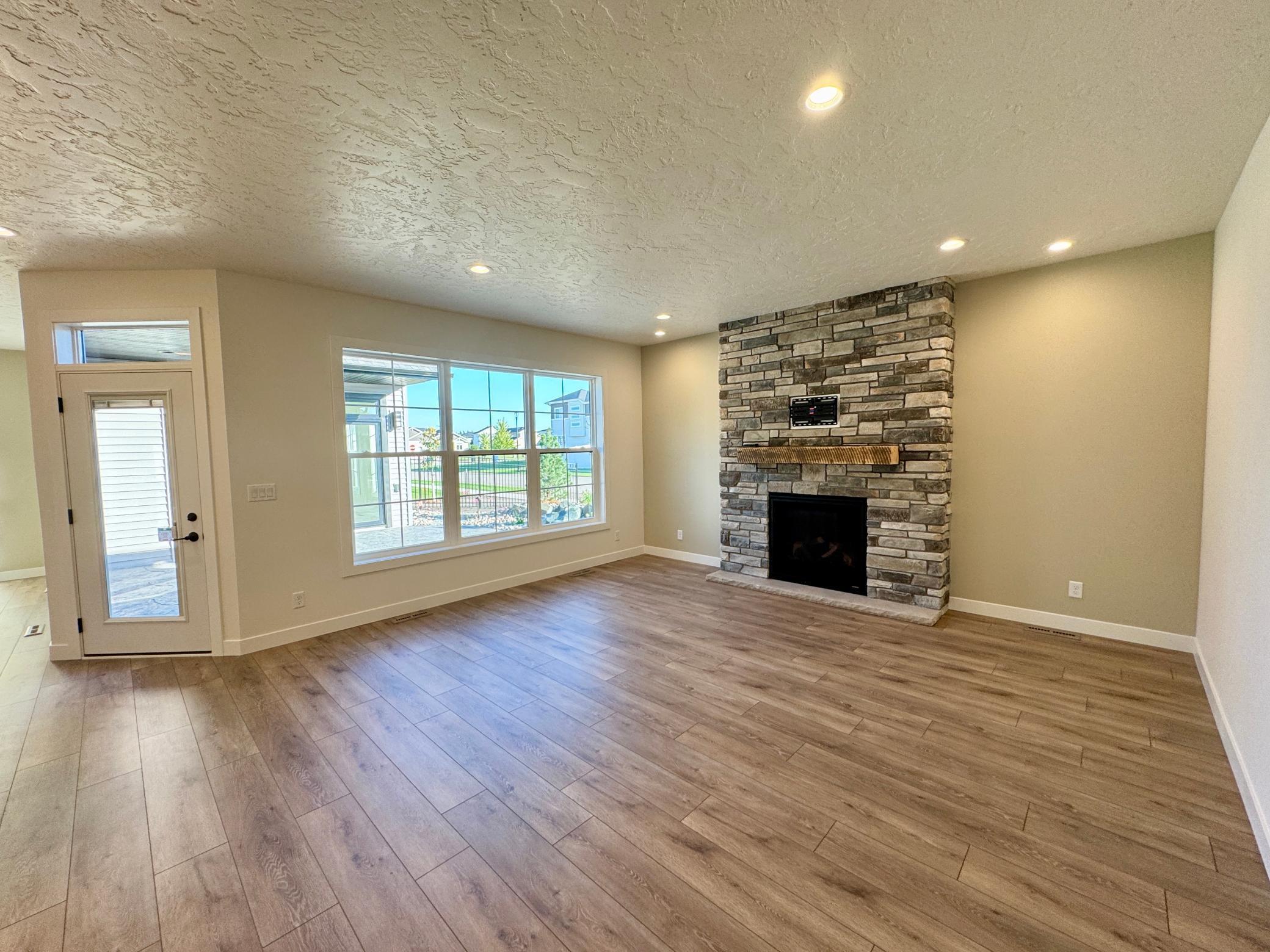 Fargo, North Dakota 58104, United States, 3 Bedrooms Bedrooms, ,3 BathroomsBathrooms,Residential,Pending,229154