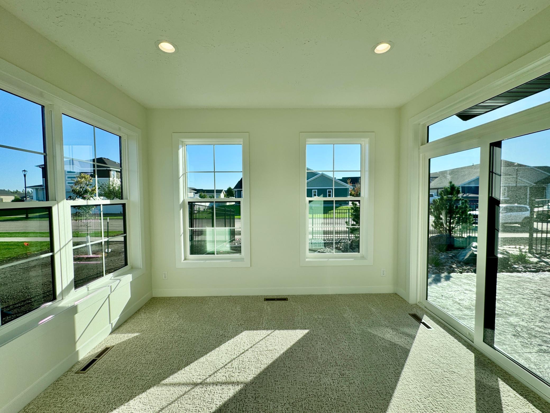 Fargo, North Dakota 58104, United States, 3 Bedrooms Bedrooms, ,3 BathroomsBathrooms,Residential,Pending,229154