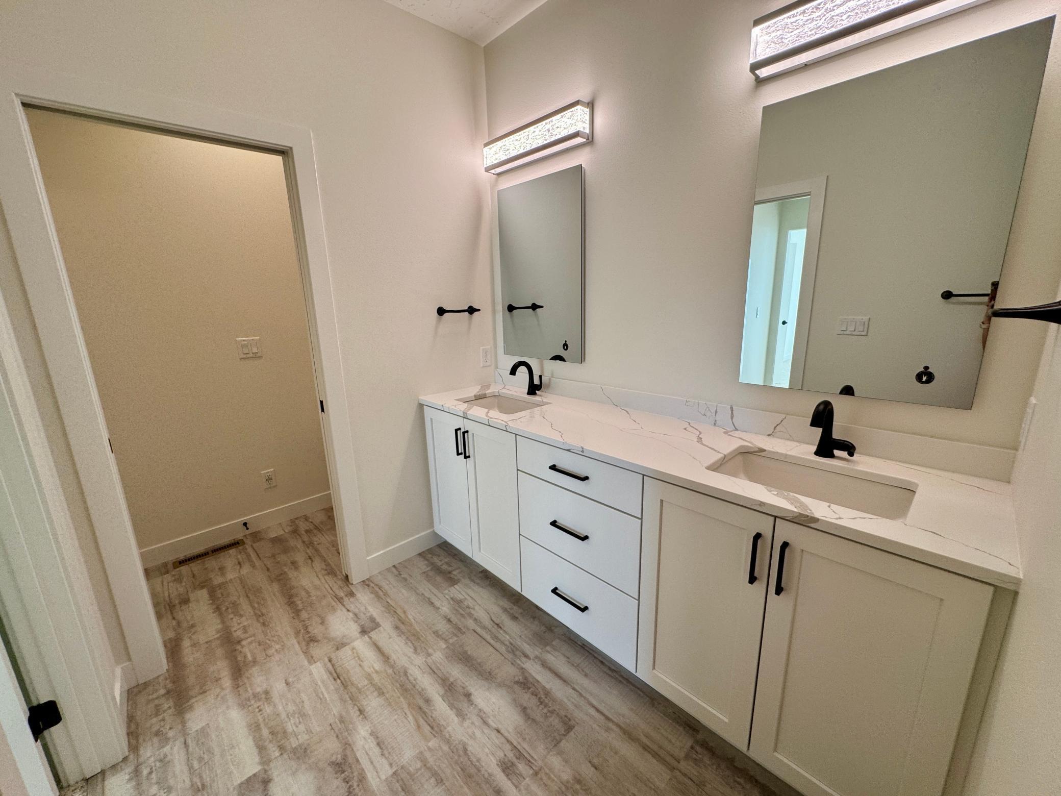 Fargo, North Dakota 58104, United States, 3 Bedrooms Bedrooms, ,3 BathroomsBathrooms,Residential,Pending,229154