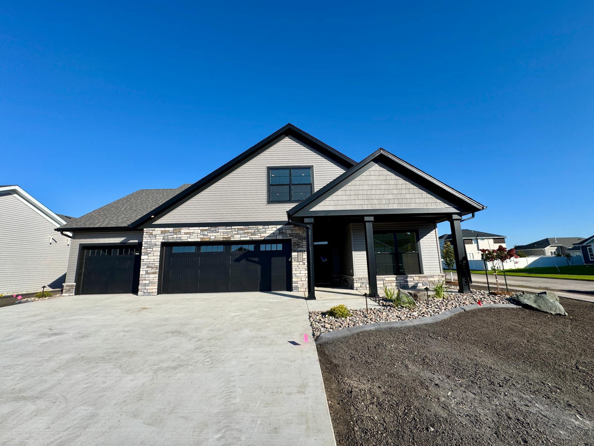 Fargo, North Dakota 58104, United States, 3 Bedrooms Bedrooms, ,3 BathroomsBathrooms,Residential,Pending,229154