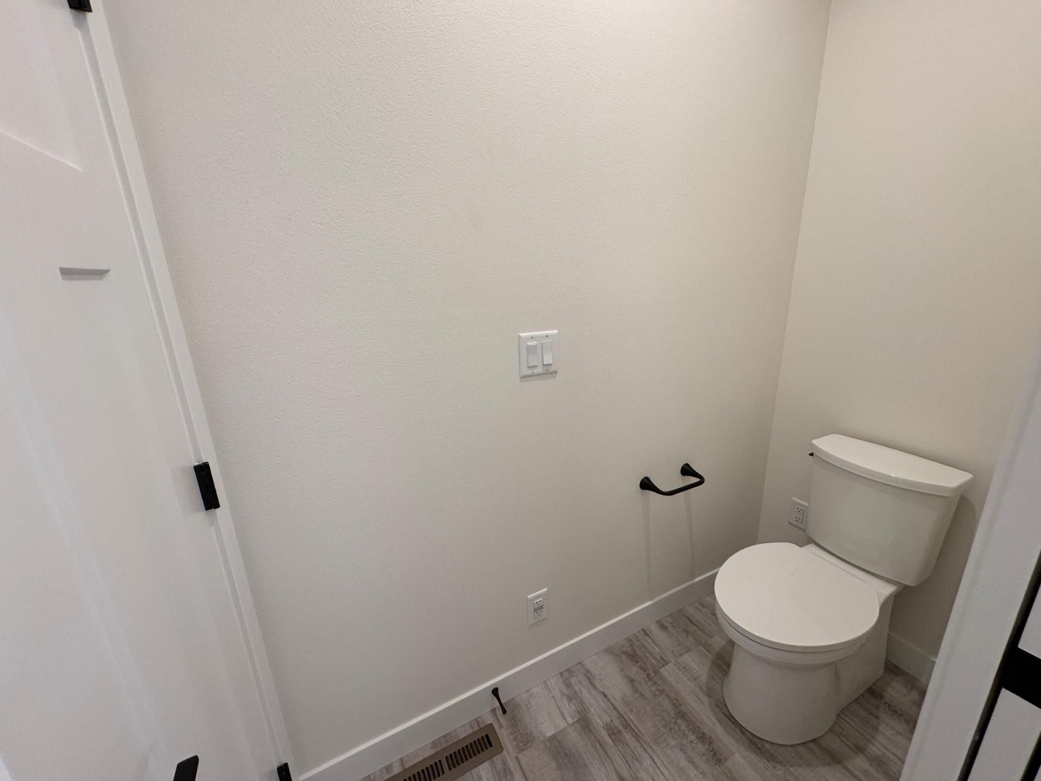 Fargo, North Dakota 58104, United States, 3 Bedrooms Bedrooms, ,3 BathroomsBathrooms,Residential,Pending,229154