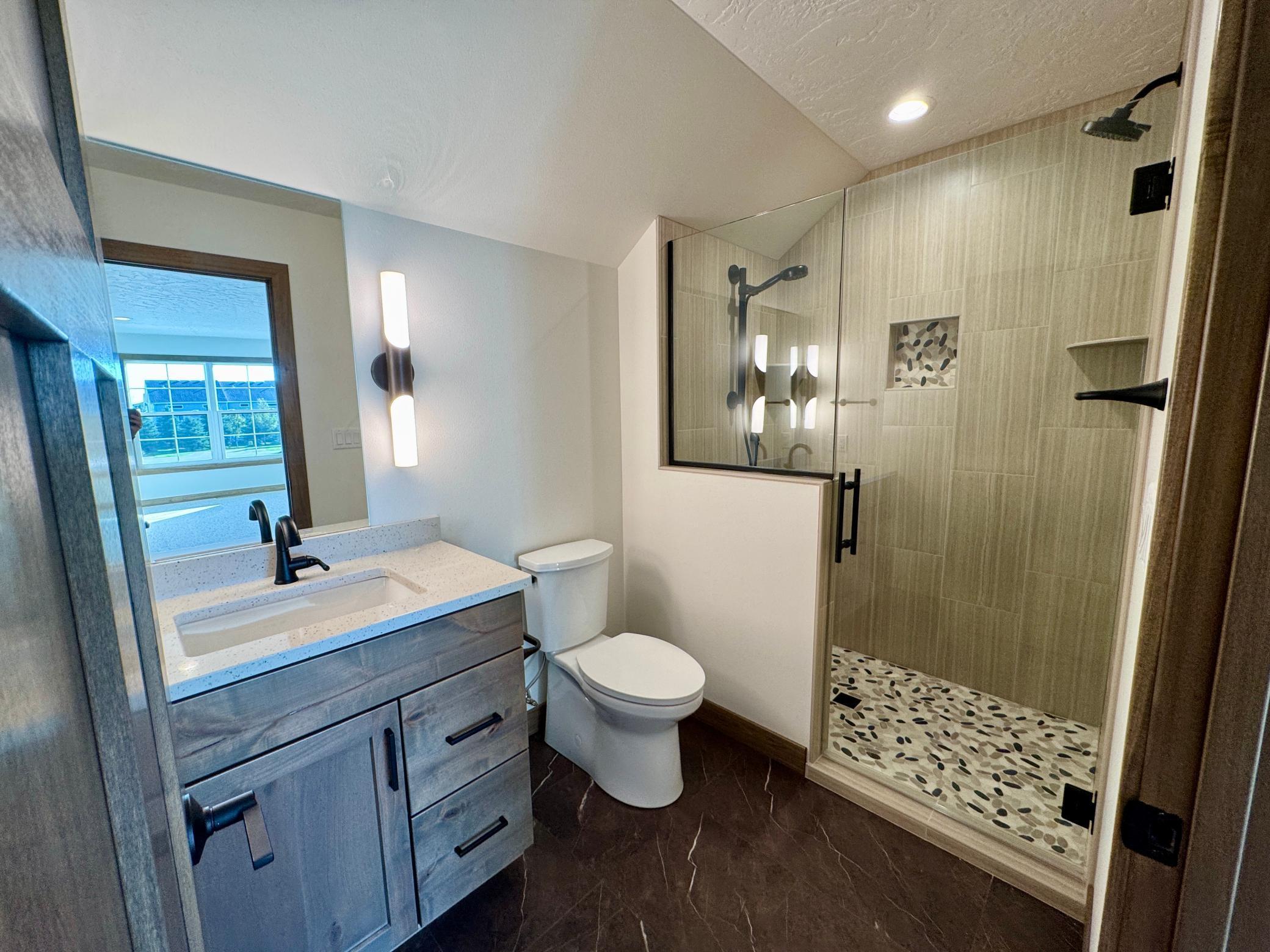 Fargo, North Dakota 58104, United States, 3 Bedrooms Bedrooms, ,3 BathroomsBathrooms,Residential,Pending,229154