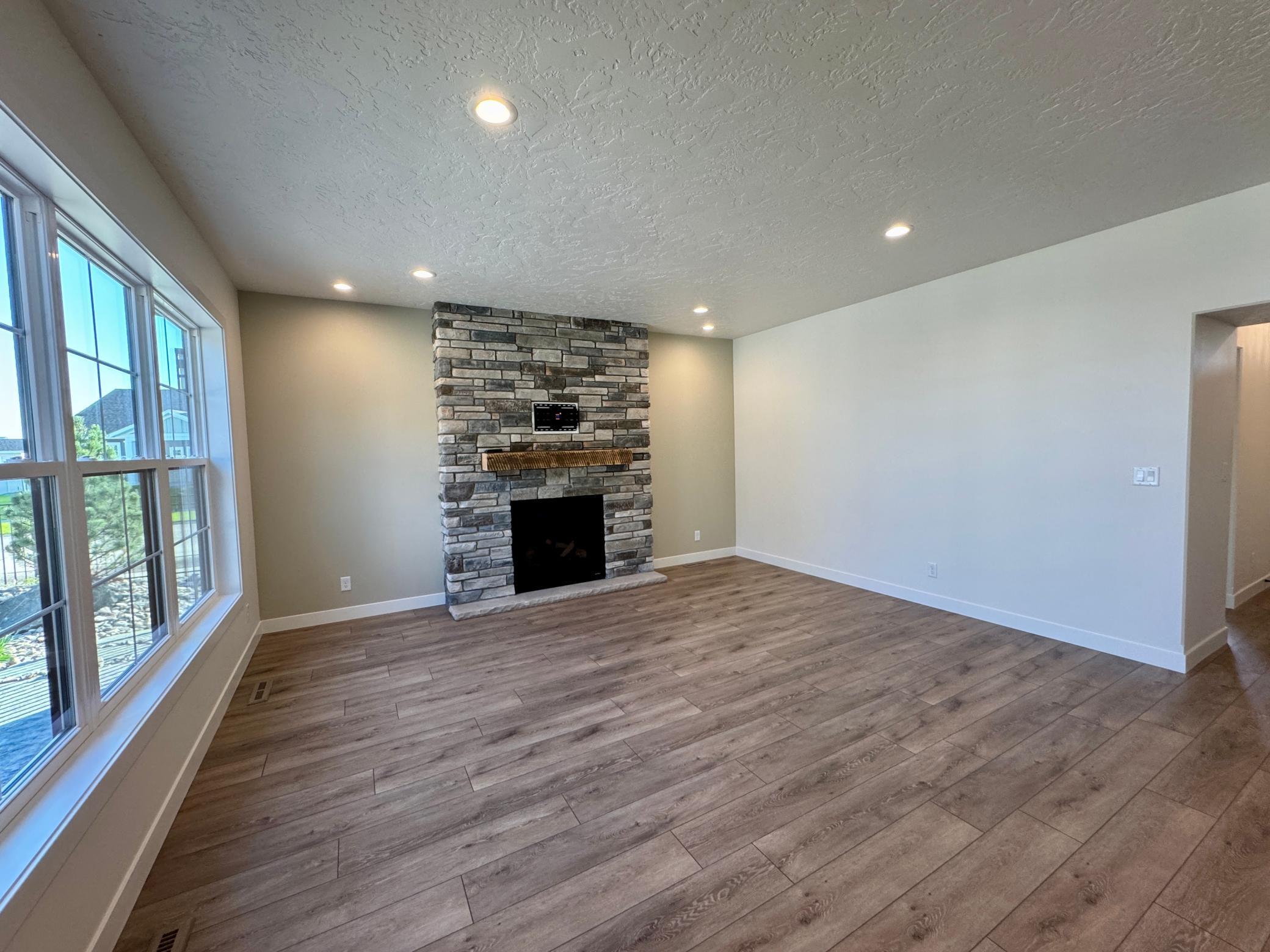 Fargo, North Dakota 58104, United States, 3 Bedrooms Bedrooms, ,3 BathroomsBathrooms,Residential,Pending,229154