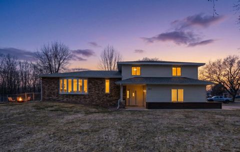 Homes For Sale - 2063 Parkway Drive<br/> Saint Paul, MN 55109