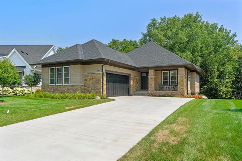 Homes For Sale - 7061 Highland Court<br/> Eden Prairie, MN 55346