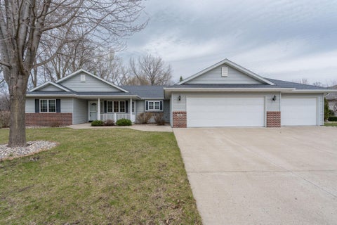 Homes For Sale - 100 Crystal Lane<br/> Blue Earth County, Mankato, MN 56001