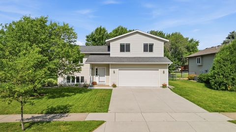 Homes For Sale - 212 Glen Ellen Drive<br/> Mankato, MN 56001