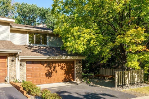 Townhouse For Sale - 563 Sterling Street<br/> Maplewood, MN 55119