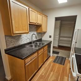 2011 E 122nd Street #D23, Burnsville, Minnesota image 4