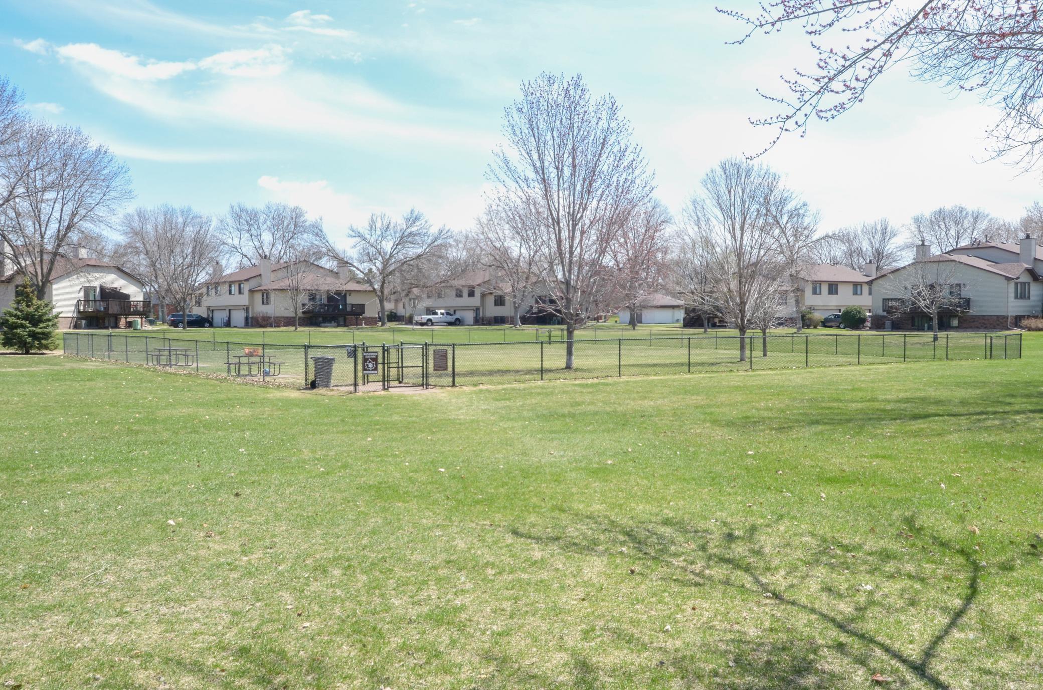 8539 Maplebrook Parkway, Minneapolis, Minnesota image 25