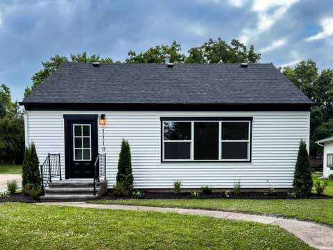 Homes For Sale - 1110 S Washington Avenue<br/> Nicollet County, Saint Peter, MN 56082