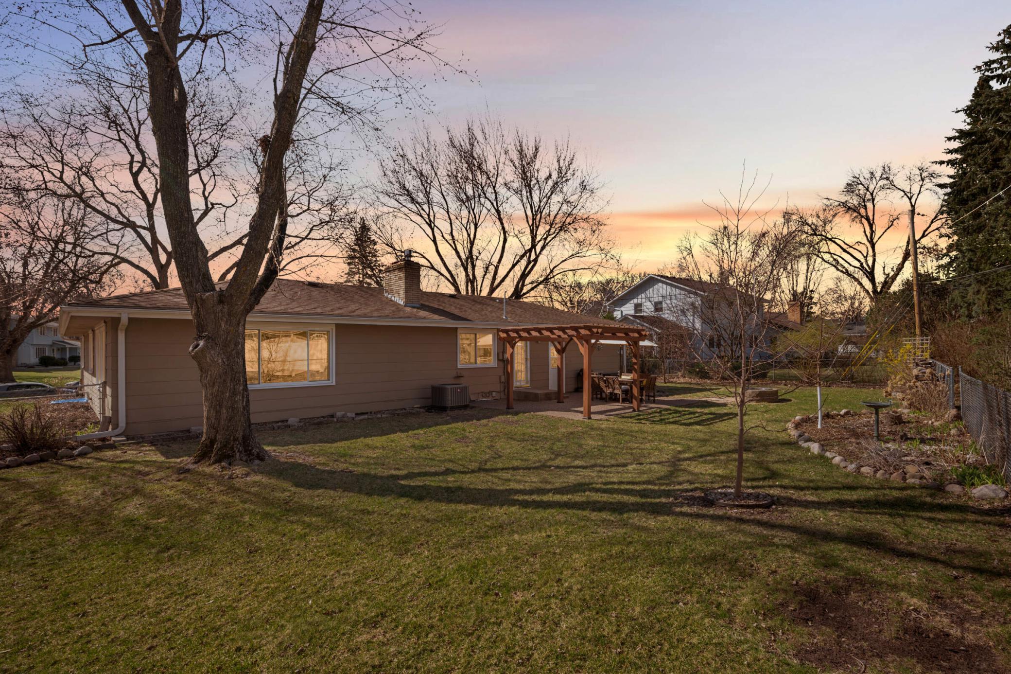 9850 Xerxes Curve, Bloomington, Minnesota image 24