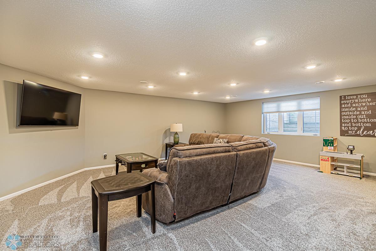 Horace, North Dakota 58047, United States, 4 Bedrooms Bedrooms, ,3 BathroomsBathrooms,Residential,Pending,55005