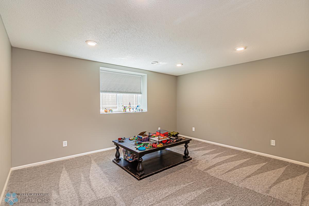 Horace, North Dakota 58047, United States, 4 Bedrooms Bedrooms, ,3 BathroomsBathrooms,Residential,Pending,55005